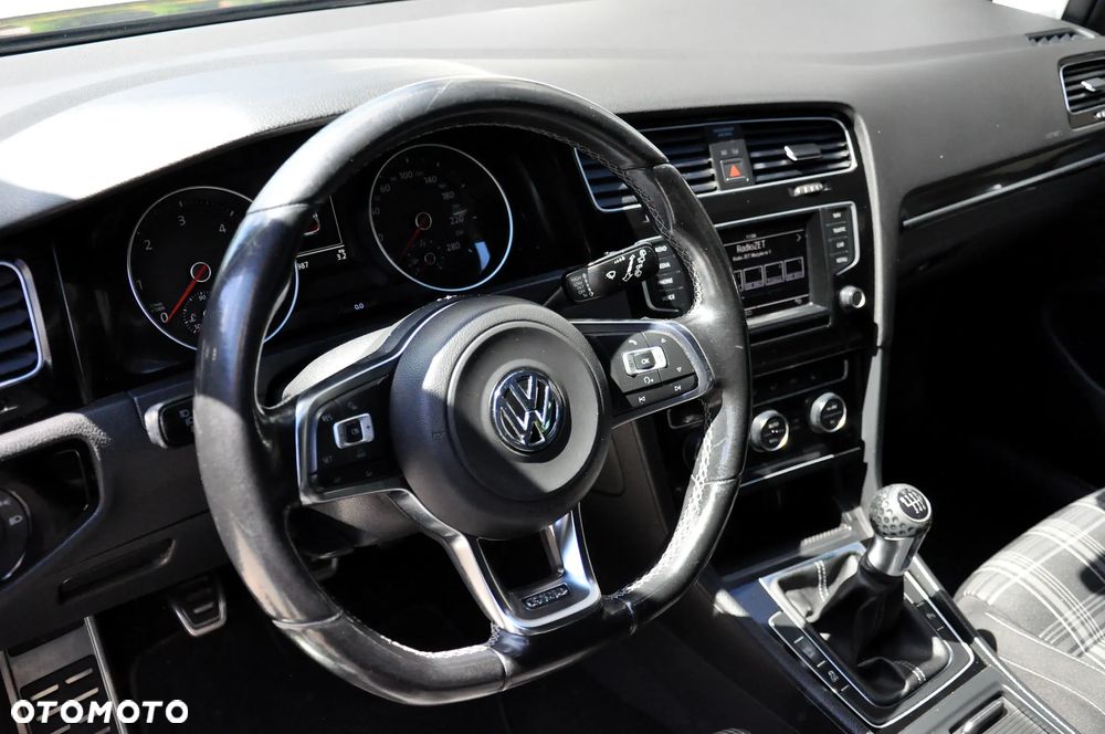 Volkswagen Golf 2.0 TDI BMT GTD - 11