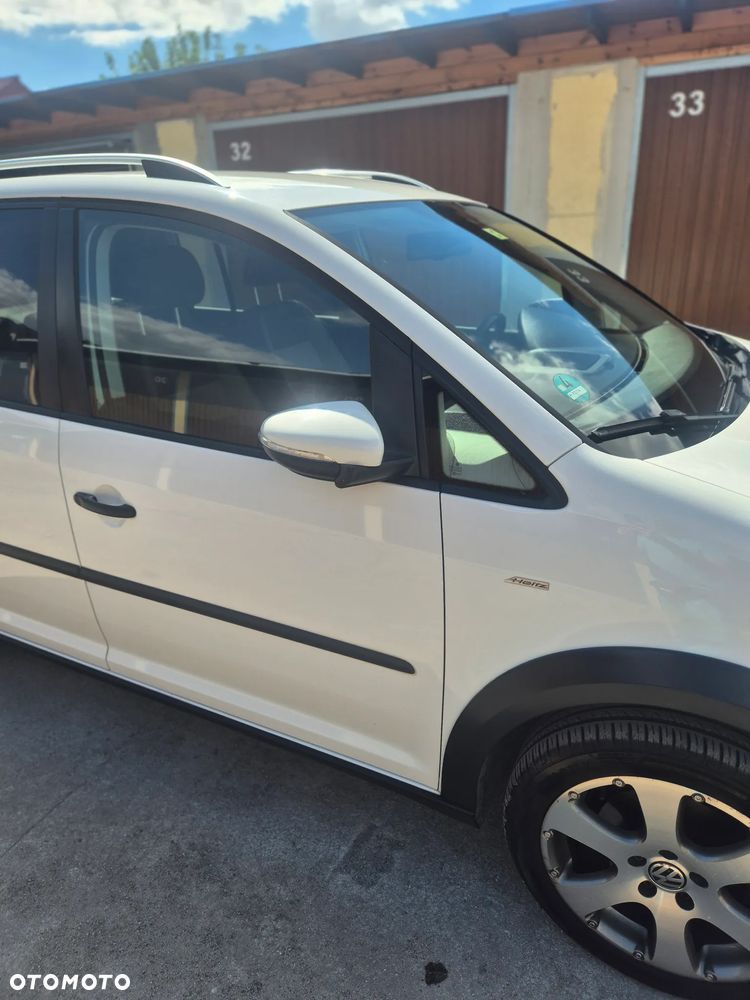 Volkswagen Touran 1.4 TSI Cross DSG - 4