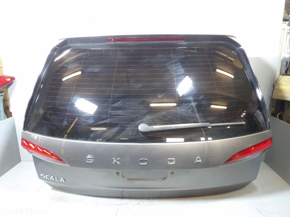 SKODA SCALA TYLNA KLAPA  F7C - 1