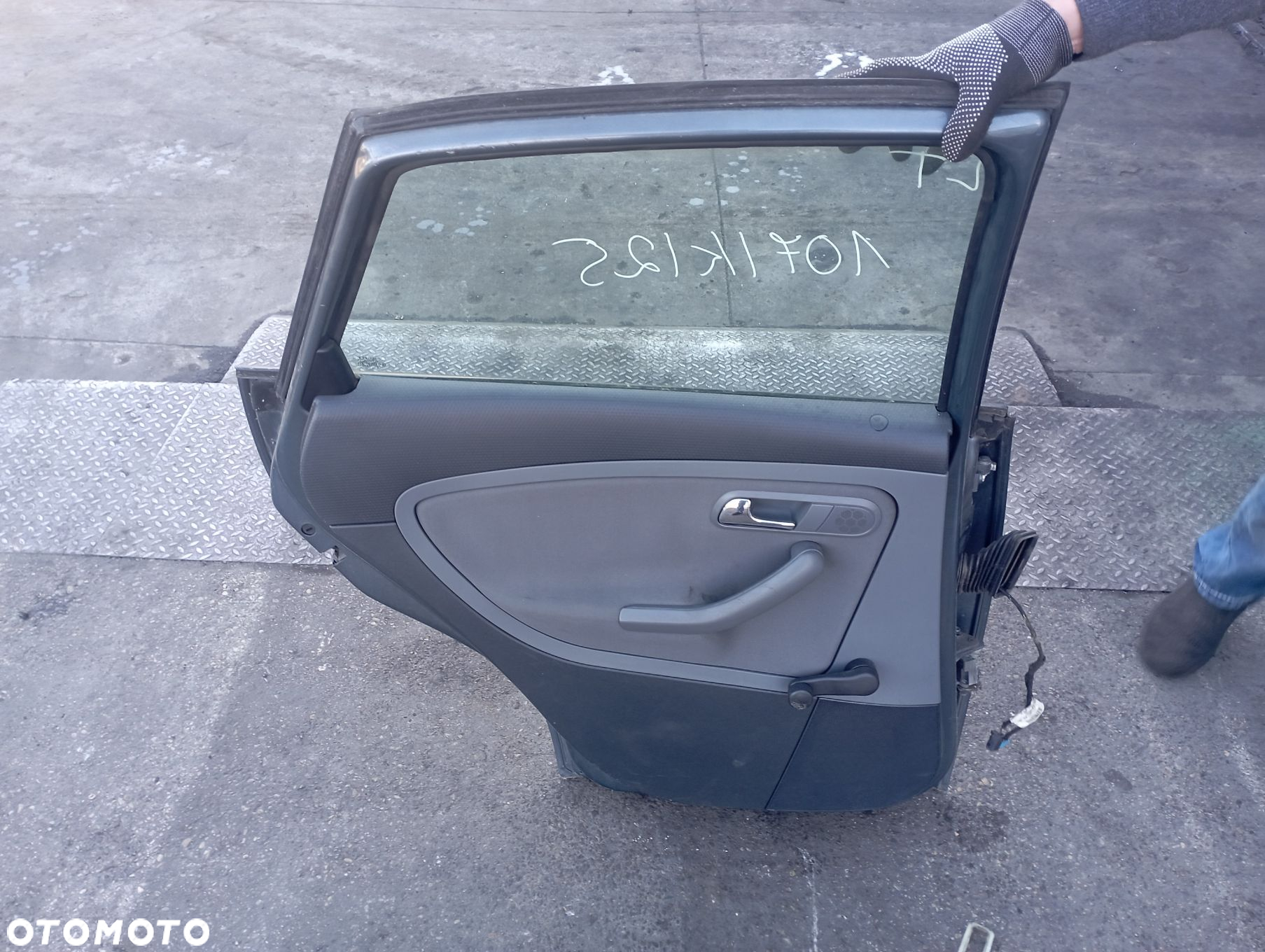 DRZWI LEWY TYŁ

 SEAT
 IBIZA III LIFT LS7Z - 5