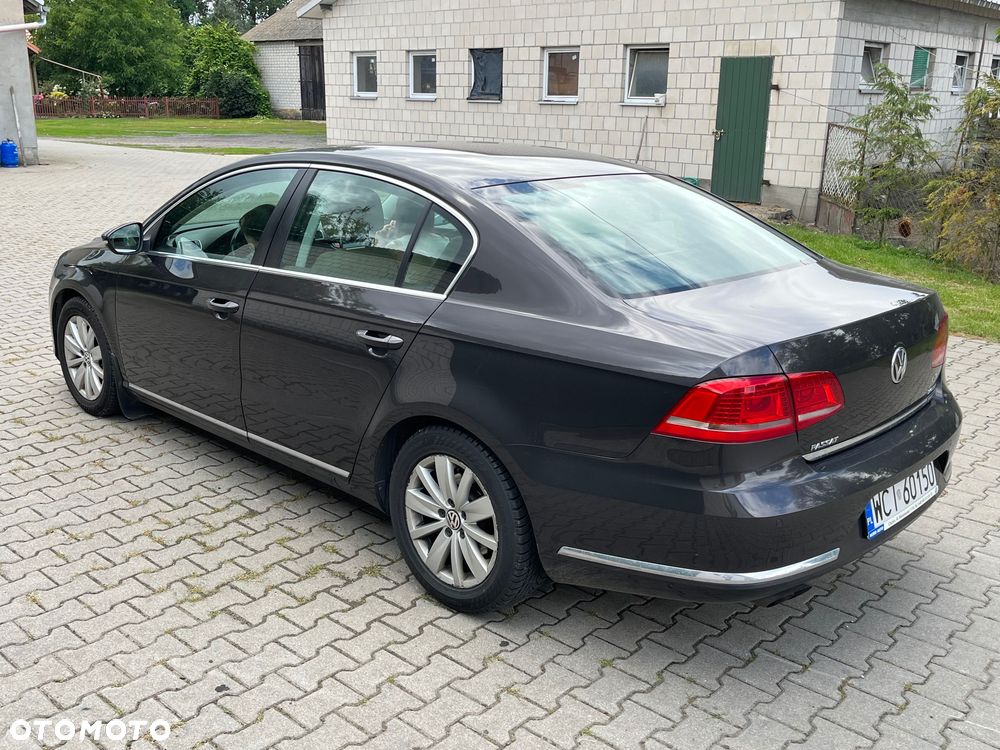 Volkswagen Passat - 4
