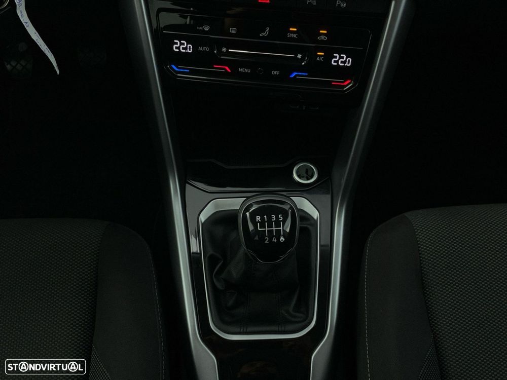 Volkswagen T-Roc 1.0 TSI Life — fotografia 12