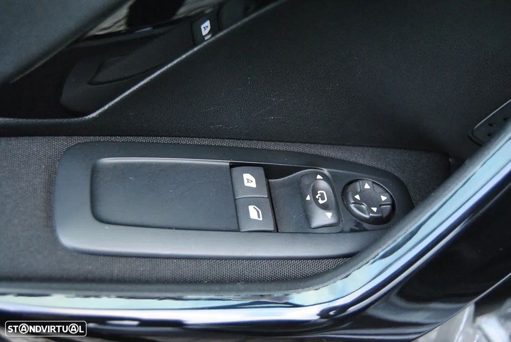 Peugeot 208 1.2 PureTech Signature - 22