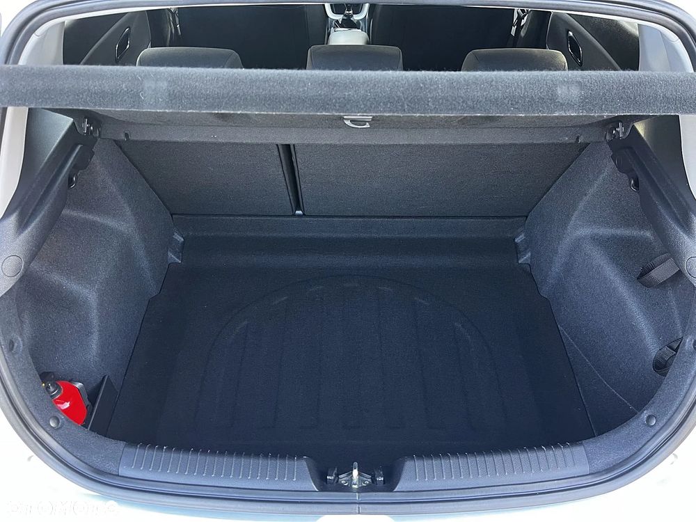 Kia Ceed - 11