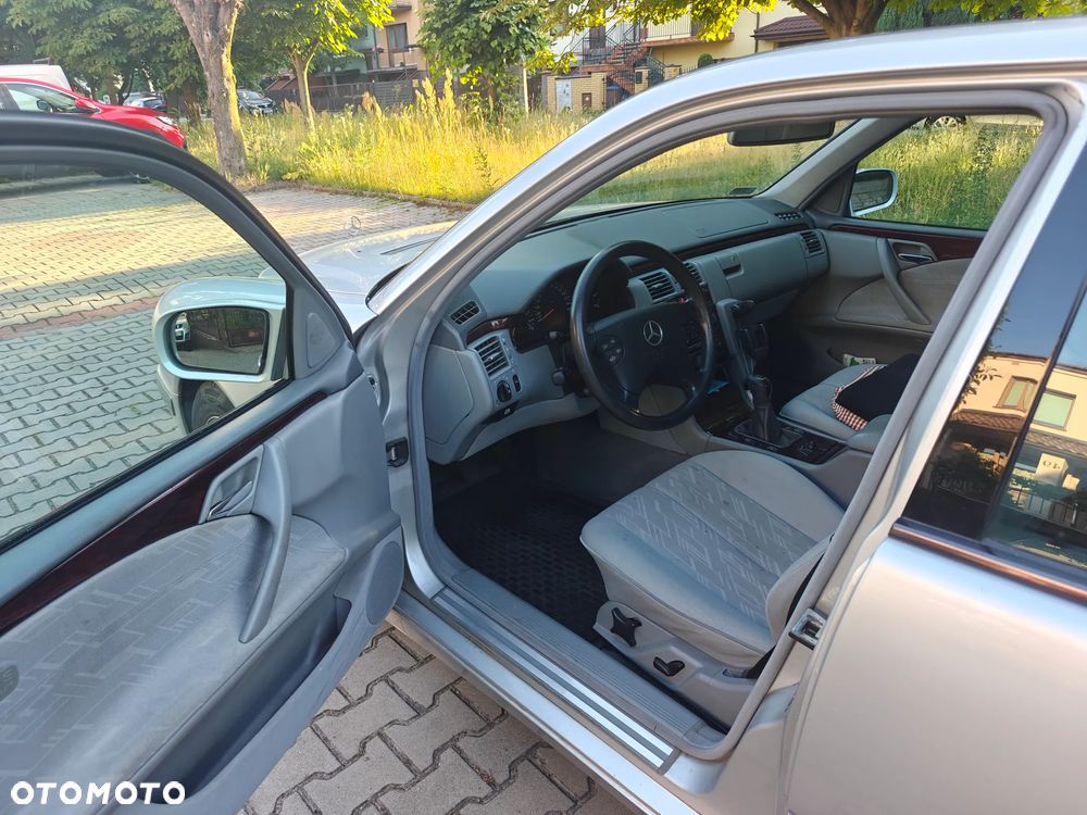 Mercedes-Benz Klasa E 220 CDI Classic - 7