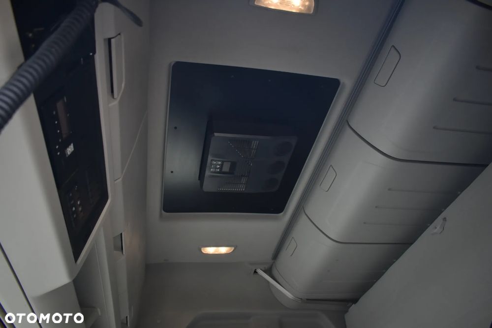 Ford F-MAX 500 // RETARDER //  KLIMA POSTOJOWA // METALIK // XENON // FULL LED // - 31