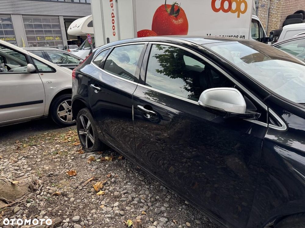 Volvo V40 D2 R-Design - 4