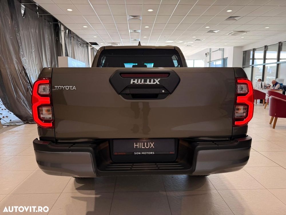 Toyota Hilux 2.8D 204CP 4x4 Double Cab AT Invincible - 4