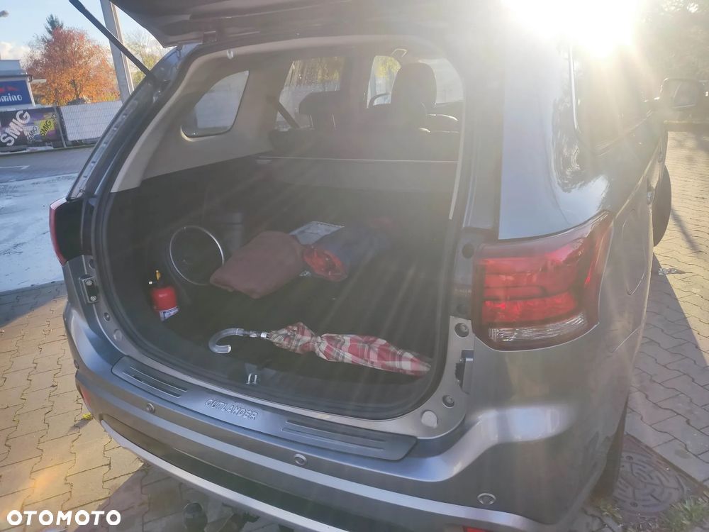 Mitsubishi Outlander Instyle NAVI + - 20