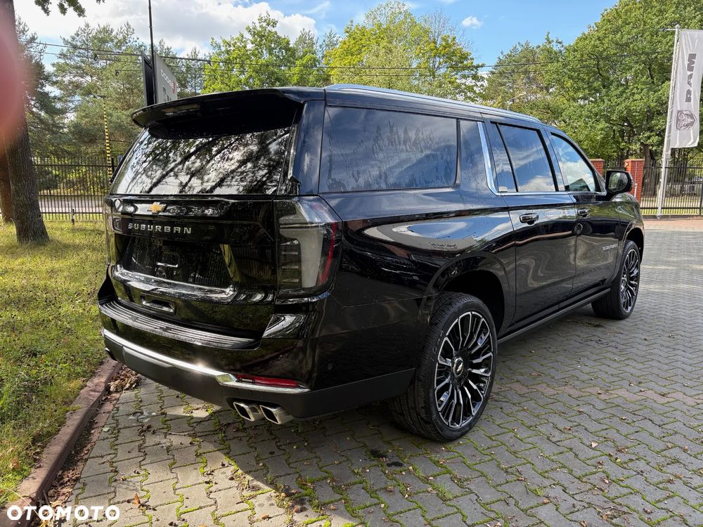 Chevrolet Suburban - 5