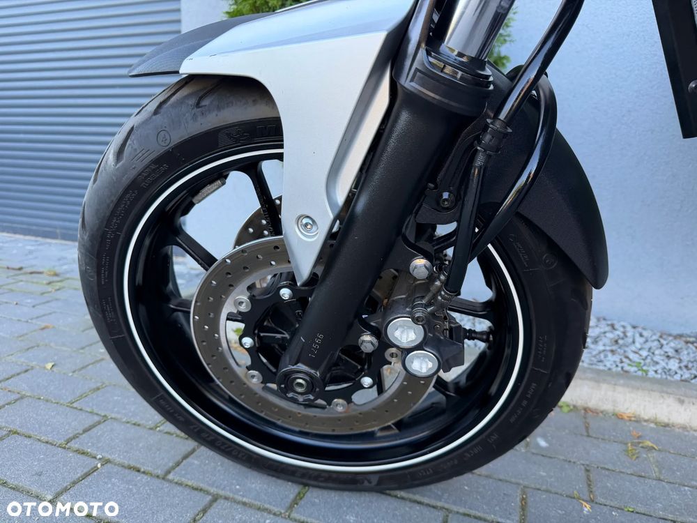 Yamaha MT - 33