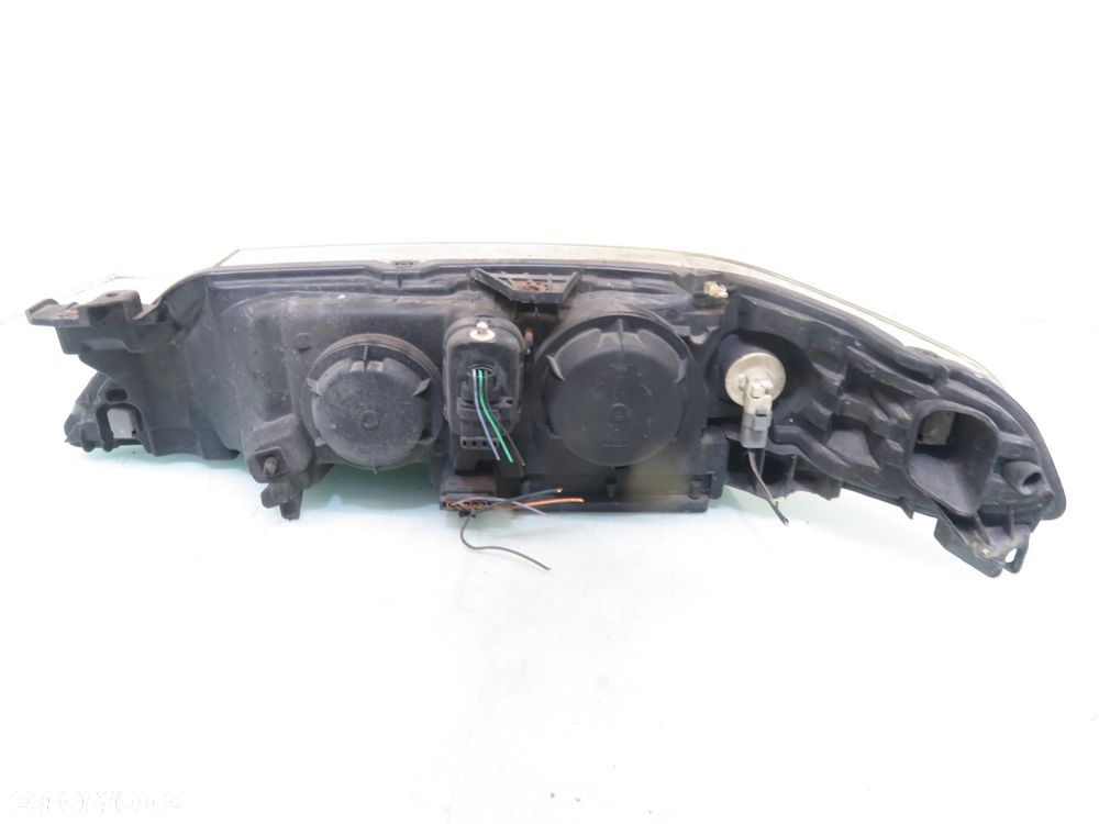 LAMPA PRAWA PRZEDNIA RENAULT LAGUNA II Grandtour 8200002847 89004686 - 7