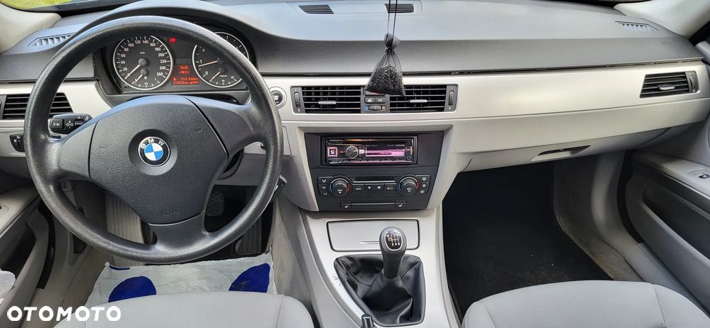 BMW Seria 3 320i - 22