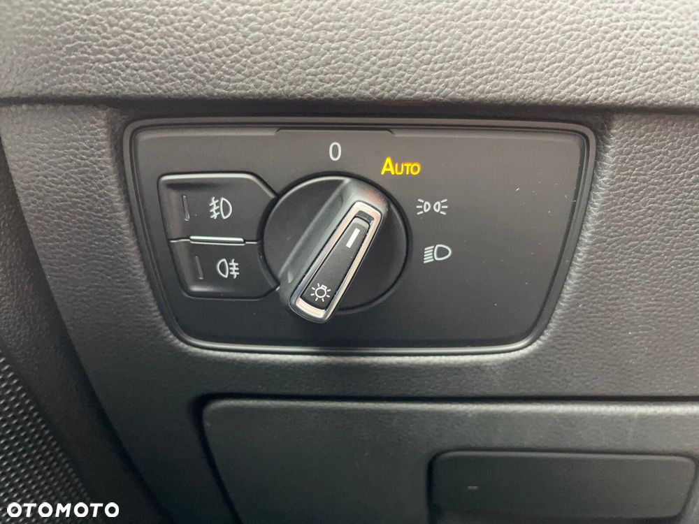 Volkswagen Passat - 16