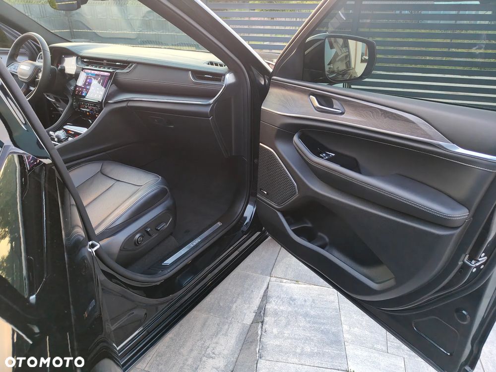 Jeep Grand Cherokee - 29