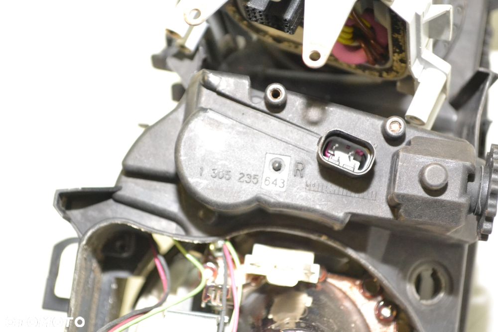 BMW E46 COMPACT LAMPA XENON EUROPA 1305235643 PRAWA - 7