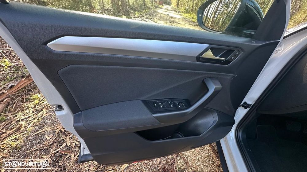 VW T-Roc 1.5 TSI Urban DSG - 18