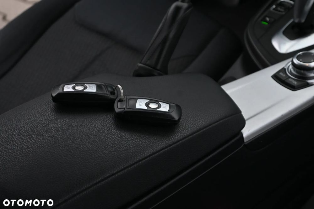 BMW Seria 3 320d DPF Edition Sport - 28
