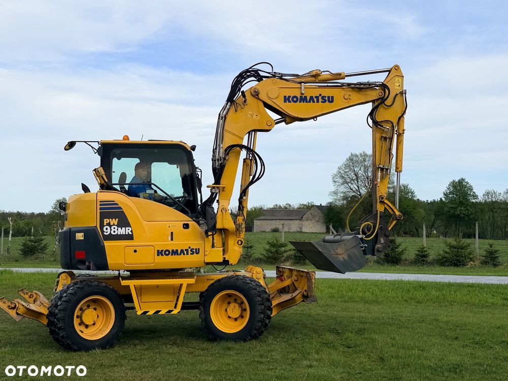 Komatsu 4x4x4 ramię łamane Koparka kołowa KOMATSU  PW98MR-8 10ton 4x4x4 ośki skrętne Ramię 3x łamane BEZ DPF i ADBLUE 4 cyl dodatkowe wyjścia hydr Pług Podpory 2012 szybka zwinna Prosto z importu 1 właściciel Cat TEREX Liebherr Wacker Pw 98 Mr 8 11 - 24