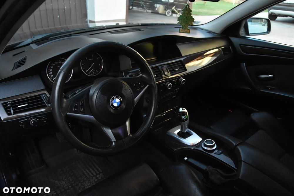 BMW Seria 5 525d Edition Sport - 11