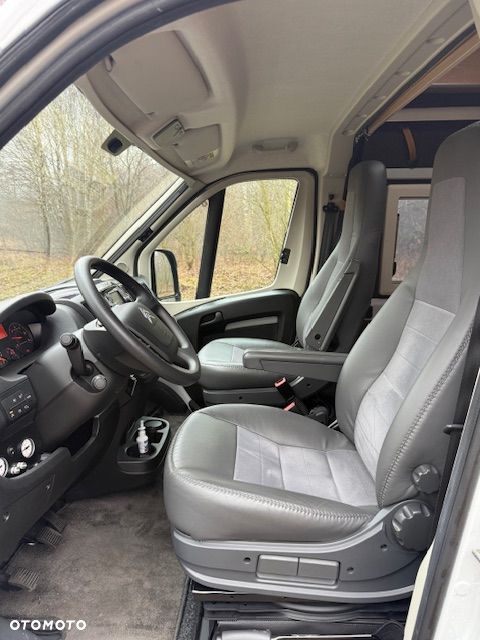 Globe-Traveller explorer - 8