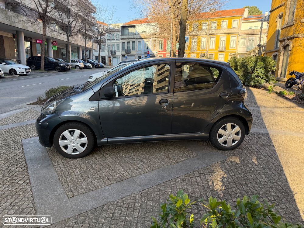Toyota Aygo 1.0 - 17