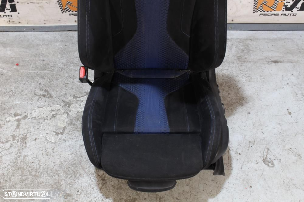 Bancos BMW Serie 1 F40 M135i em Tecido e Alcântara - 4