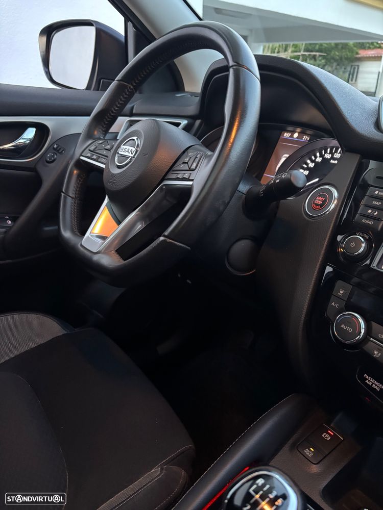 Nissan Qashqai 1.3 DIG-T N-Connecta J18 - 2