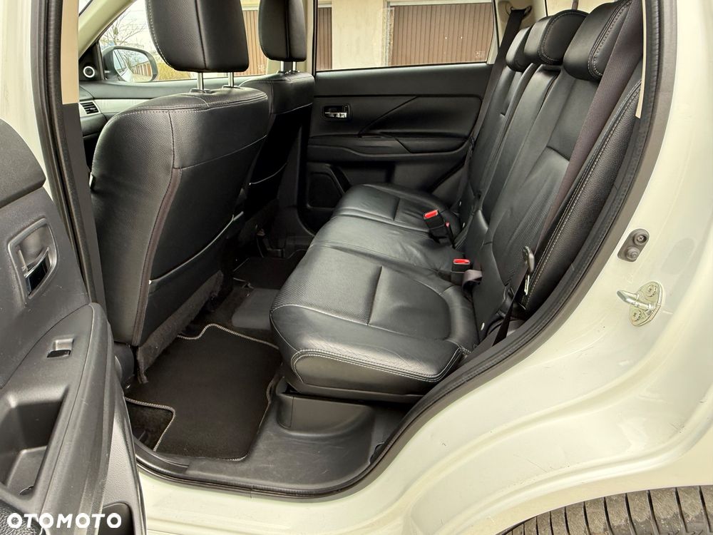 Mitsubishi Outlander 2.0 4WD Top - 18