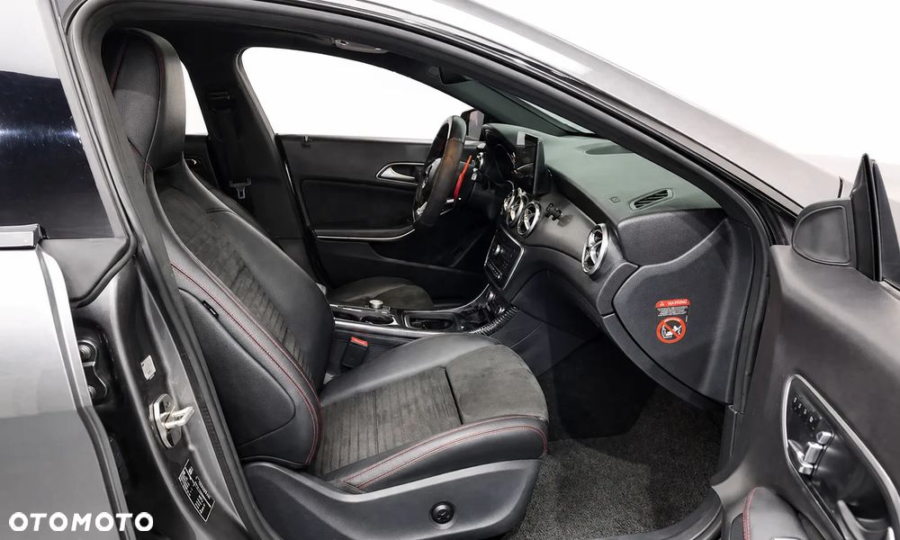 Mercedes-Benz CLA 250 4-Matic AMG Line - 15