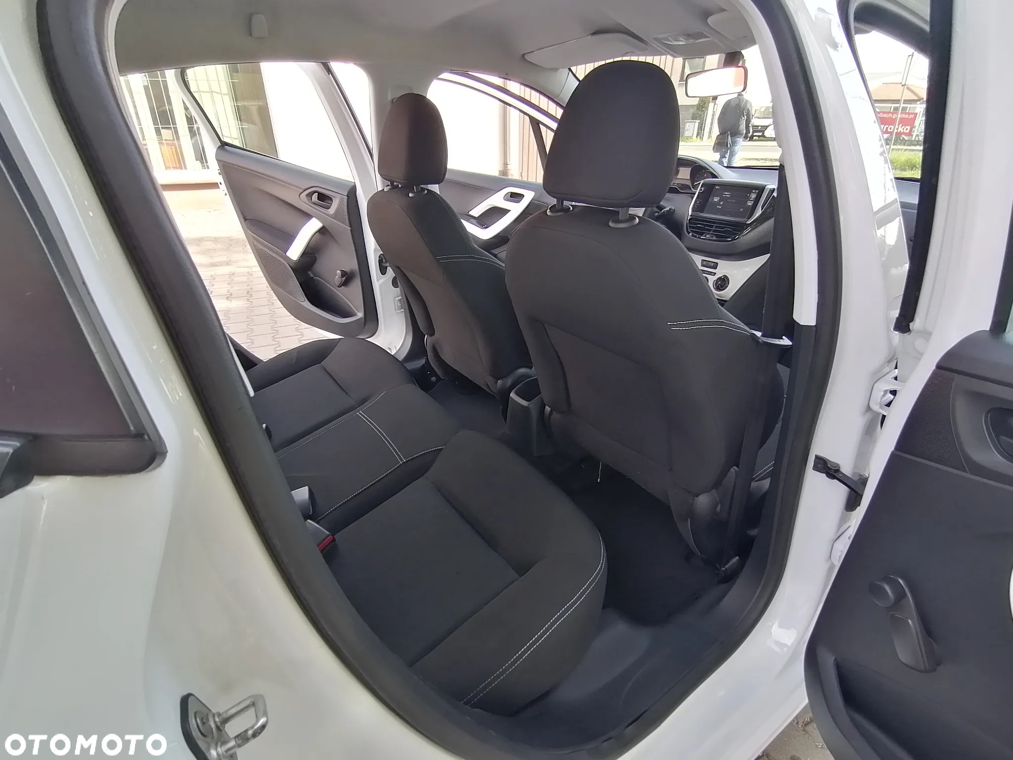 Peugeot 208 - 21
