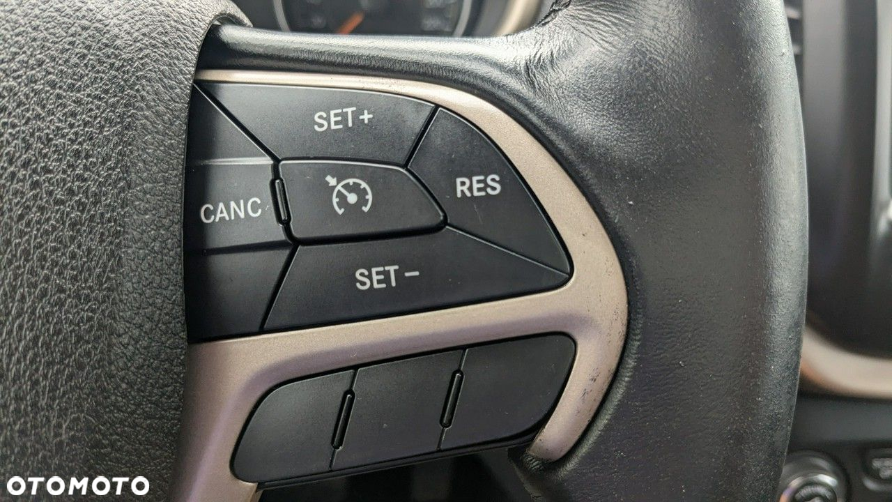 Jeep Cherokee - 28
