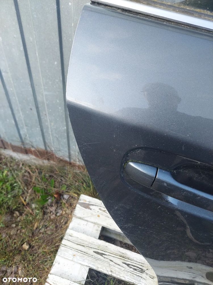 DRZWI PRAWY TYŁ TOYOTA AVENSIS T27 KOMBII 1G3 - 2