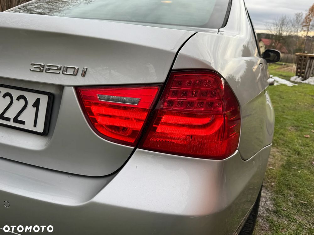 BMW Seria 3 320i Edition Exclusive - 4