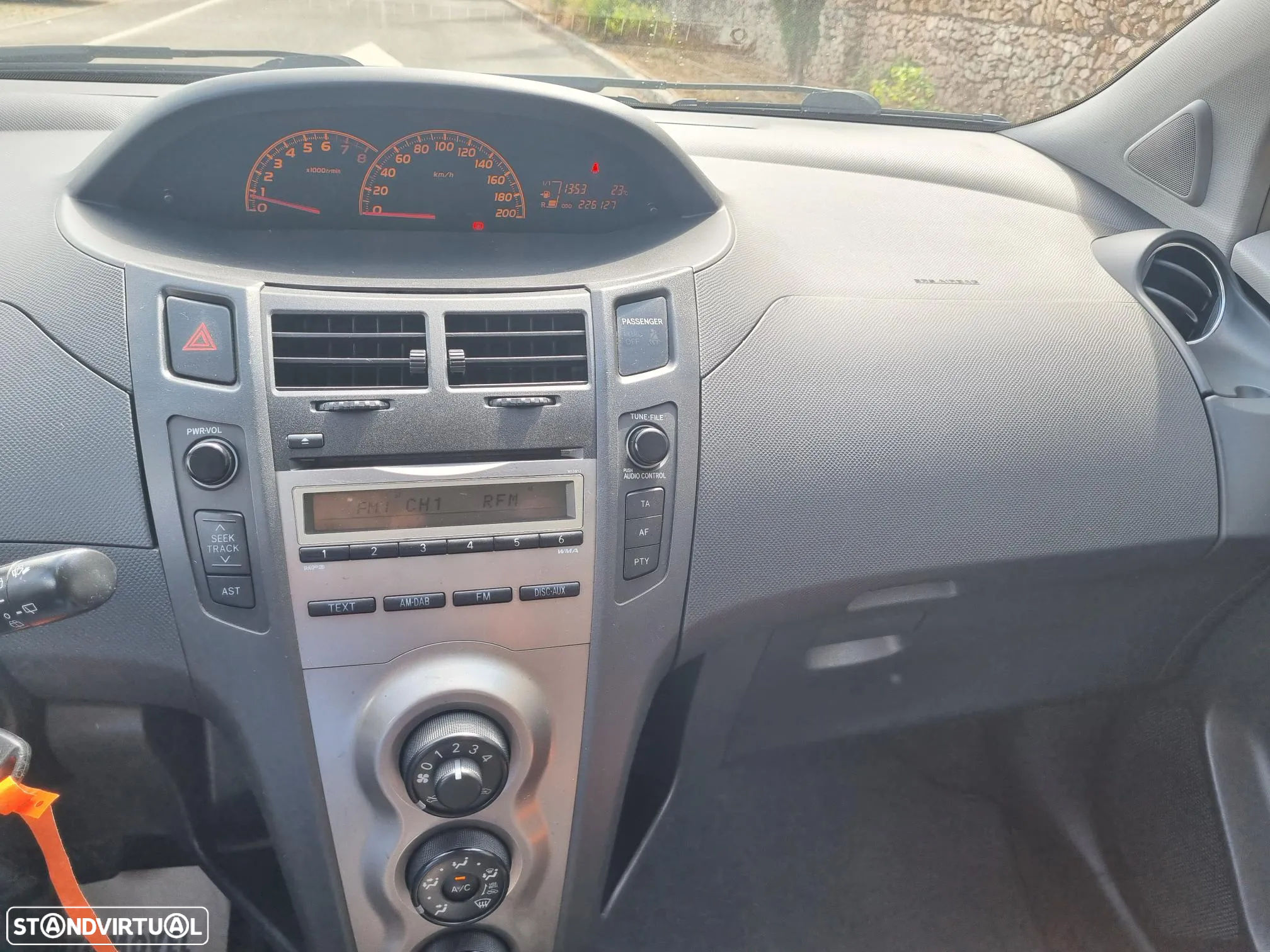 Toyota Yaris 1.0 VVT-i AC - 14