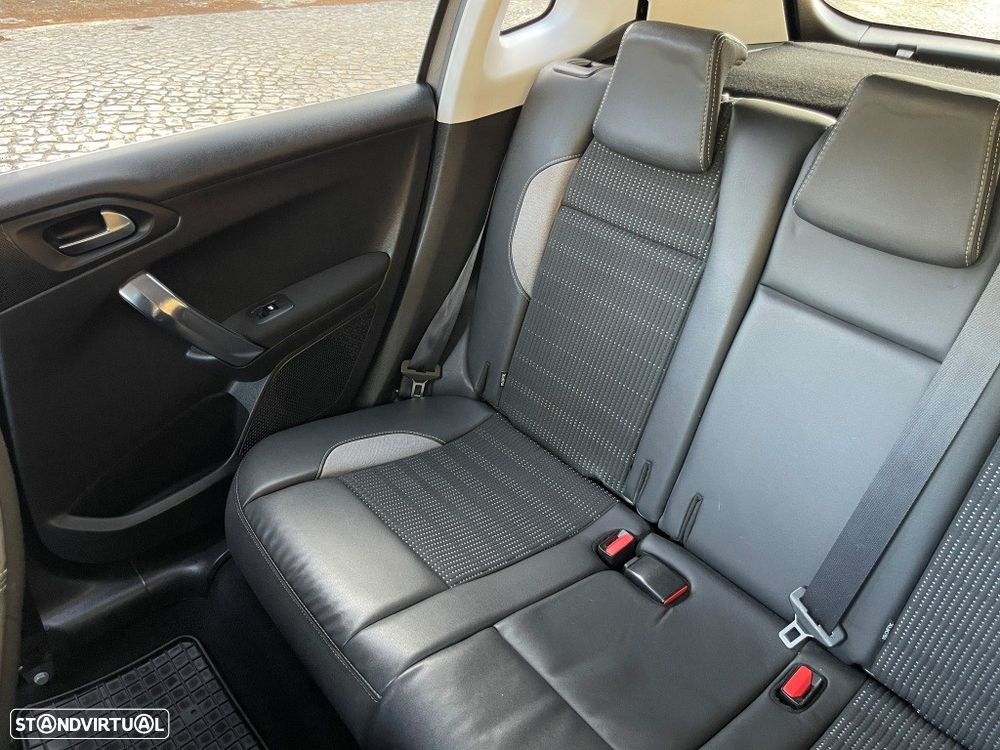 Peugeot 2008 1.6 BlueHDi Allure - 42