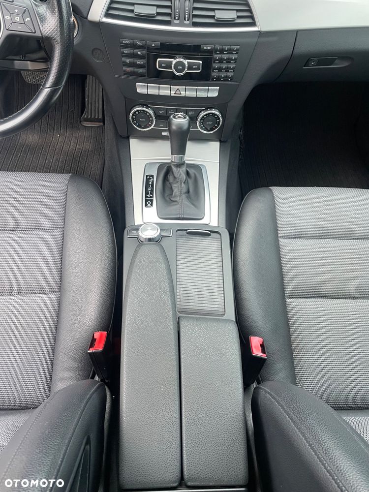 Mercedes-Benz Klasa C 180 CGI Automatik BlueEFFICIENCY Avantgarde - 23