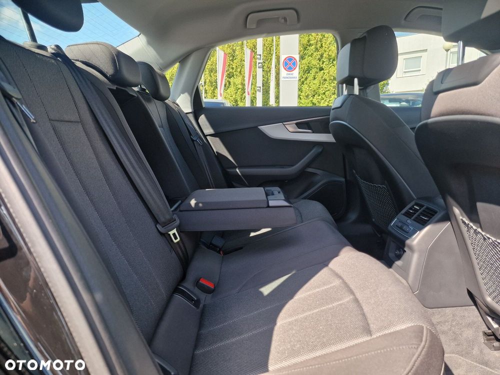 Audi A4 Limousine - 14