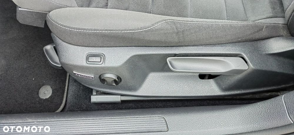 Volkswagen Golf - 10