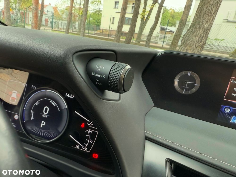 Lexus UX 250h Elegance 2WD - 17