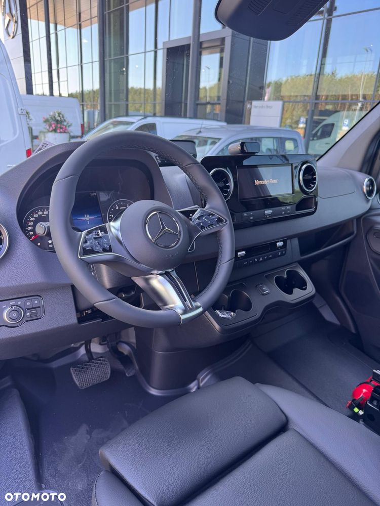 Mercedes-Benz Sprinter - 10