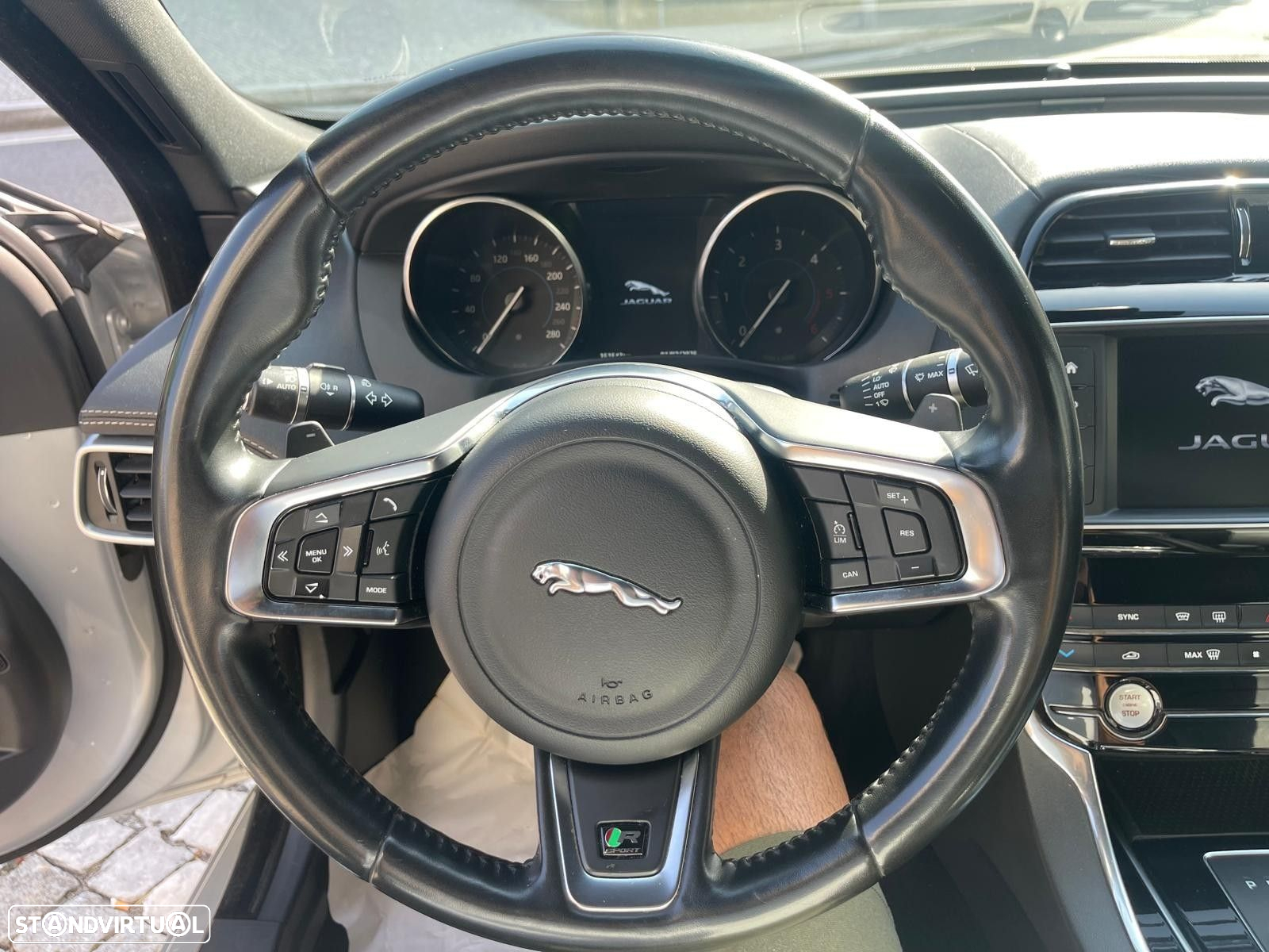 Jaguar XE 2.0 D R-Sport Aut. - 13