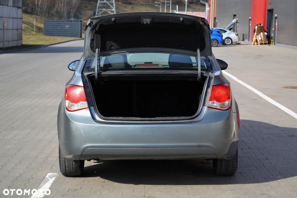 Chevrolet Cruze 1.6 Base - 32
