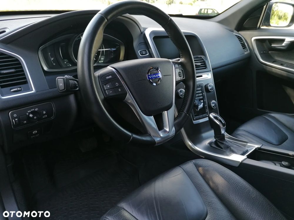 Volvo XC 60 D5 AWD Summum - 17