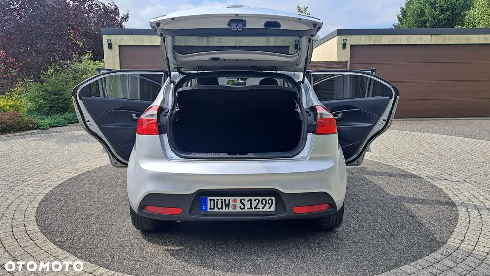 Kia Rio 1.2 Fifa World Cup Edition - 9