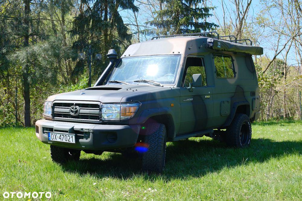 Toyota Land Cruiser - 2