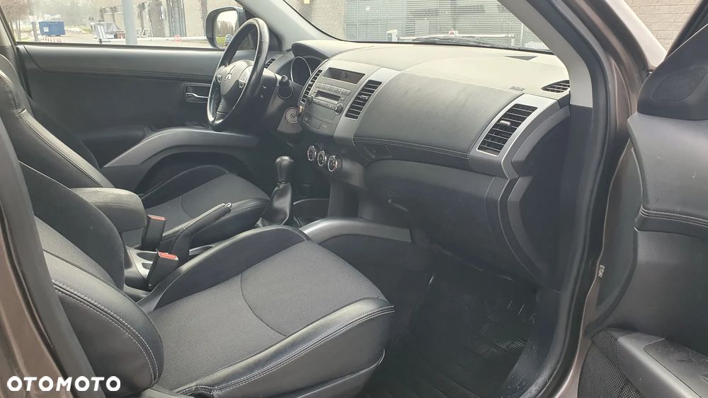Mitsubishi Outlander - 22