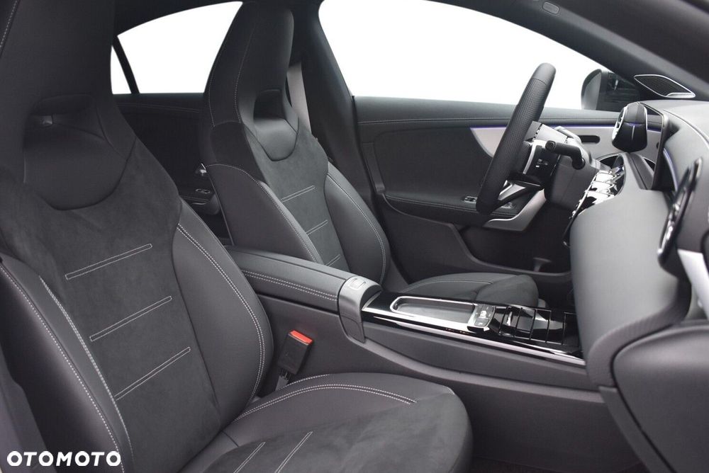 Mercedes-Benz CLA 200 7G-DCT - 12