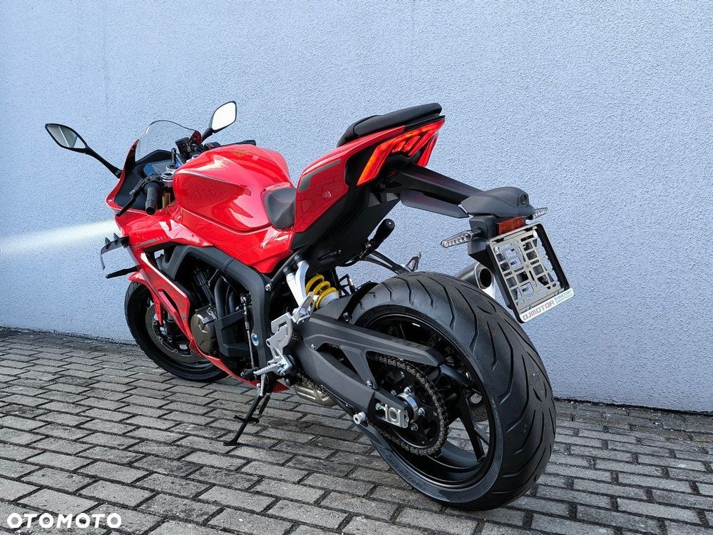 QJMOTOR SRK 800RR - 9