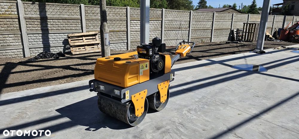 Walec wibracyjny starvox bomag - 2